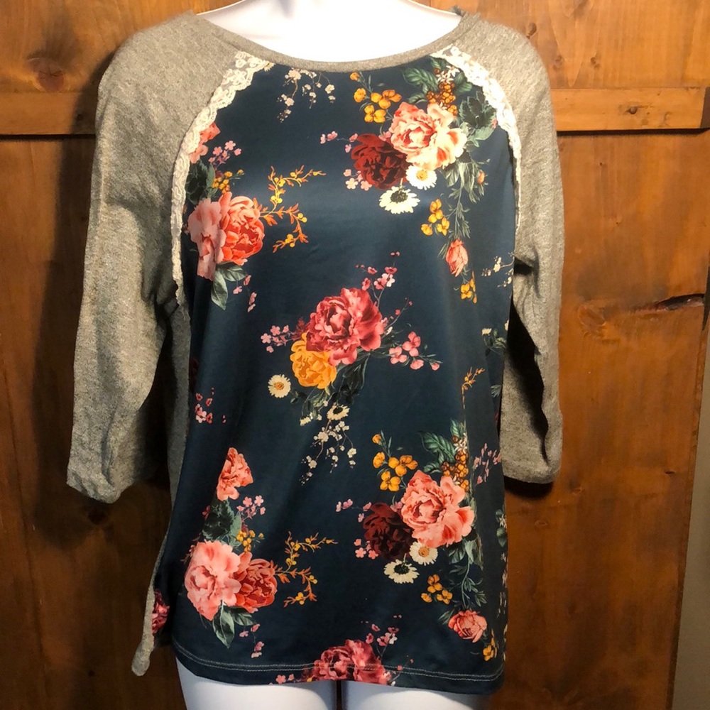 3/4 length shirt with floral print